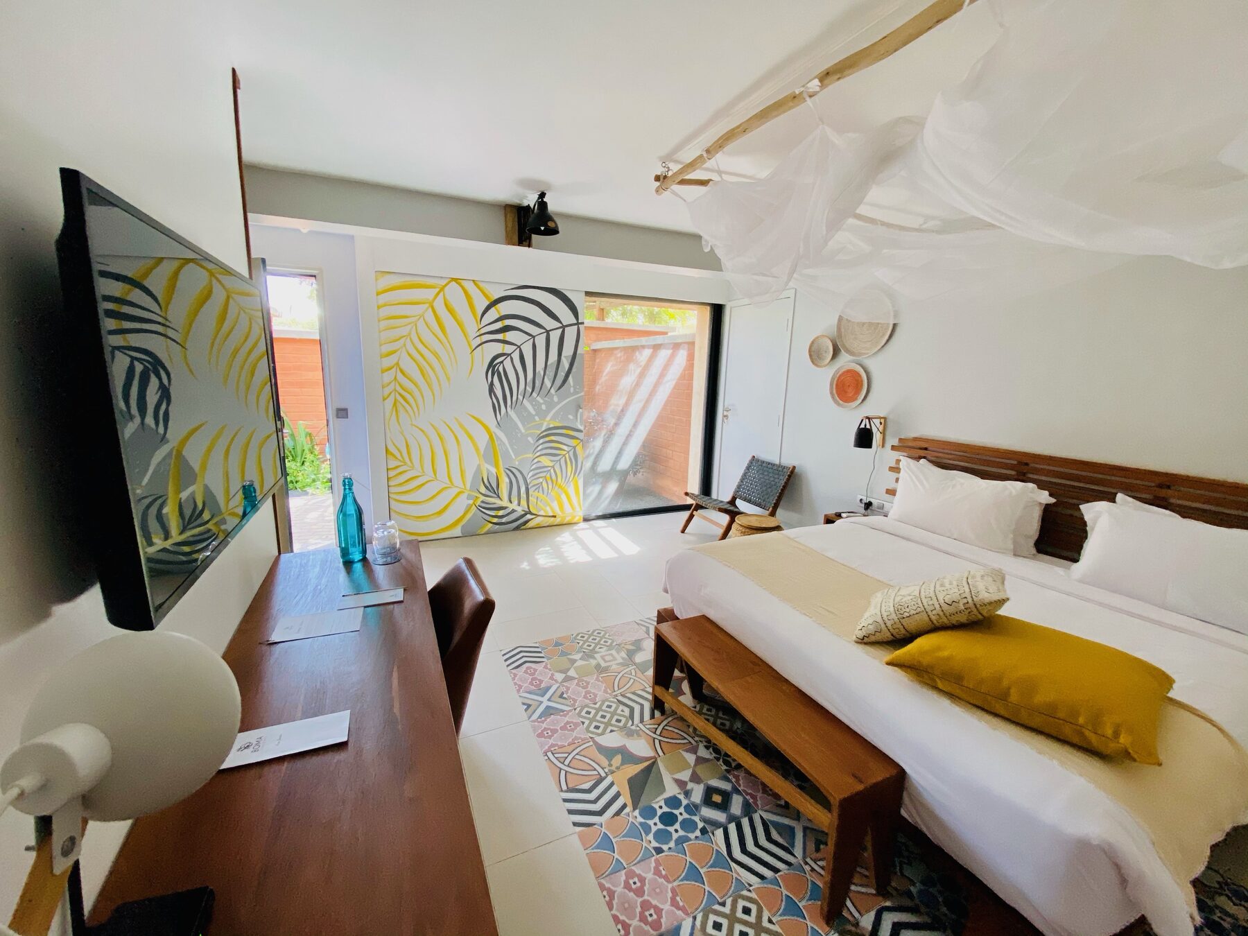 Chambre BOMA — Vue bureau & coin nuit